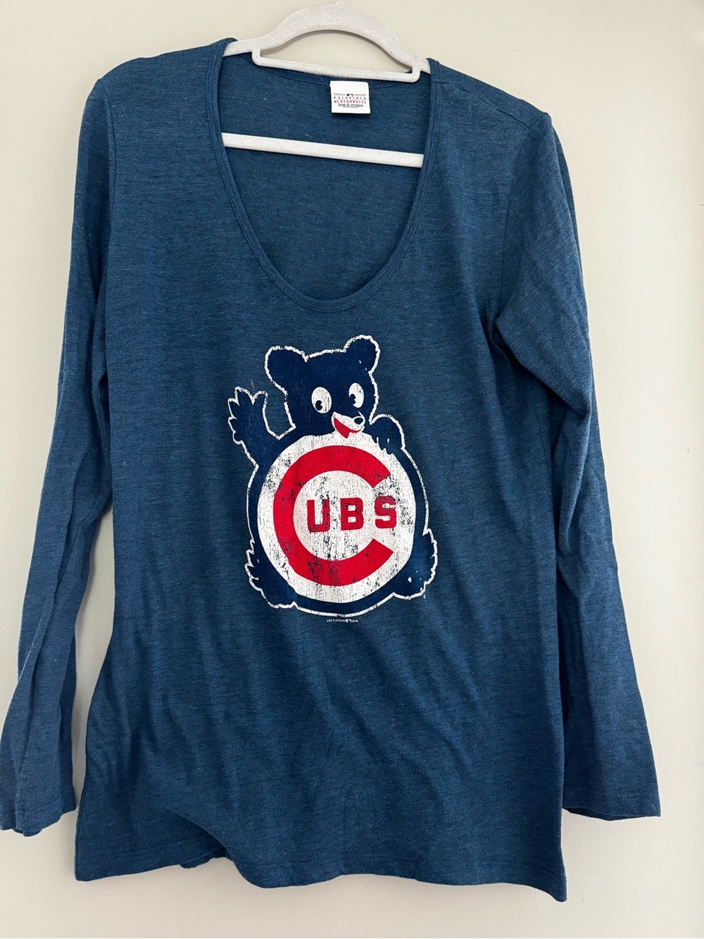 5th & Ocean Blue ladies Cubs logo Heather Crewneck long sleeve size L